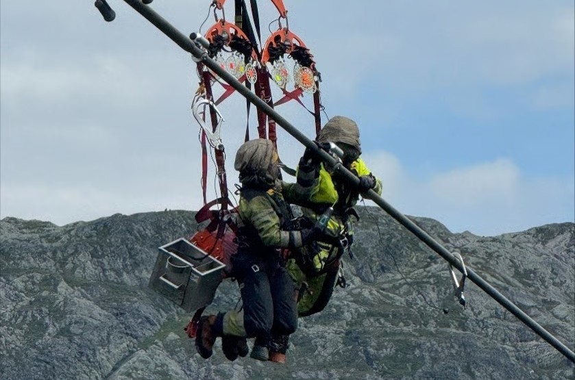Installerer nye sensorer på fjordspennene